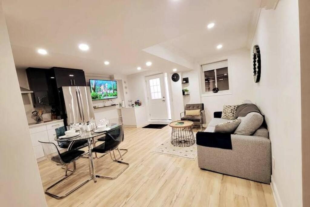 شقة Modern Oasis In Richmond Hill, The Place For You! المظهر الخارجي الصورة